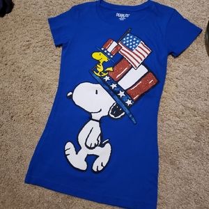 2 🇺🇲 Snoopy shirts